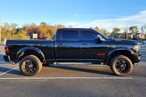 Raam 2500 Laramie Night Crew Cab 4x4 2022, Gasolina, Bajo Kilometraje - Product Image 2