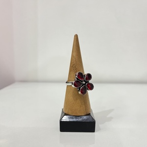 Anillo de Moda para Mujer Chapado en Plata Oxidada con Diseño de Flor, Regalo para Ella - Product Image 1