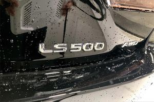 2020ที่ใช้แล้วสำหรับการตกแต่งภายในด้วยหนังสีเข้ม SUV AWD - Product Image 3