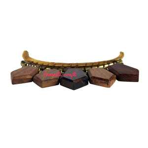 Collar de hilo de madera sostenible para mujer, joyería natural hecha a mano, elegante y cómoda para eventos diarios o especiales - Product Image 1