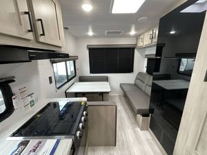 Nueva Autocaravana Silver Lake 2300RD 2025, de Este a Oeste, para Camping - Product Image 5