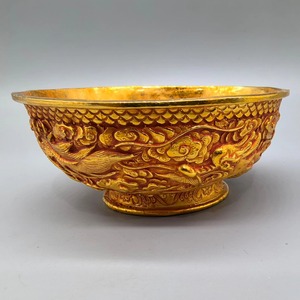 ชามโลหะสีทองดีไซน์เนอร์สไตล์วินเทจงานฝีมือสุดหรูเหมาะสำหรับตกแต่งบ้านแกนกลางและจัดแต่งทรงผมสำหรับงานอีเวนต์จากอินเดีย - Product Image 1