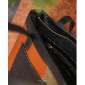 Hot Promo Sac fourre-tout en cuir véritable Patchwork Sac à main à bandoulière multicolore élégant avec un design spacieux pour la mode de tous les jours - Product Image 6