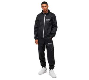 Conjunto de Dos Piezas de Pantalones Deportivos Casuales con Capucha y Chaqueta Cortavientos Estampada de Invierno de Talla Grande con Diseño Moderno y Logotipo Personalizado para Hombre - Product Image 1