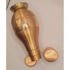 Carafe en cuivre robuste avec couvercle à paille, design classique, grande capacité, écologique, incroyable récipient héritage pour la maison et l'extérieur - Product Image 4