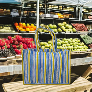 Sacs cosmétiques de plage écologiques personnalisés en nylon recyclé tissé à la main de haute qualité, sacs de shopping rayés à la mode, réutilisables - Product Image 4