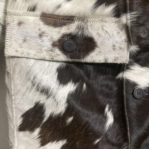 Chaqueta de Cuero con Pelo de Vaca, Estilo Vaquero Elegante, Piel Auténtica, Chaqueta de Montar Personalizada con Cuello Alto de Lona y Logotipo Frontal para Hombre - Product Image 4