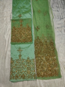 Collection Empress : luxueux foulard rouge George avec incrustations de pierres et design miroir exclusif pour occasions spéciales - Product Image 5