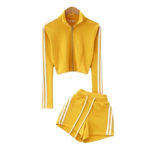 Ensemble de sport décontracté 2 pièces pour femme : haut court en tissu peigné à col montant et short taille haute – Vente en gros - Product Image 1