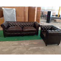 Canapé Chesterfield vintage en cuir véritable deux places |   Canapé pliable artisanal européen marron cognac pour salon de villa et appartement