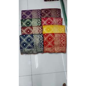 Venta al por mayor de Sari de seda pura de diseñador con bordado hecho a mano personalizado y acabado elegante disponible a precio de fábrica - Product Image 2