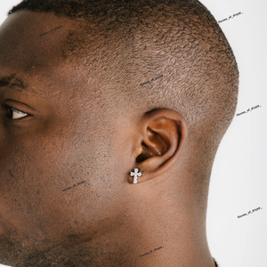 Pendientes de Plata 925 con Diamante Moissanite de Corte Redondo y Engaste de Perno, Pendientes de Cruz de Lujo para Hombre - Product Image 3