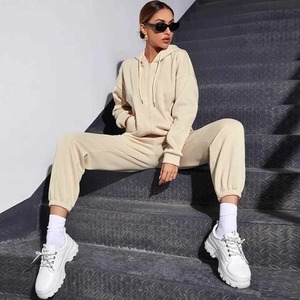 Collection Hiver Femme Sweatshirt à épaules tombantes avec strass Ensemble de 2 pièces comprenant un pantalon de jogging Sweatpants à capuche vierges - Product Image 3