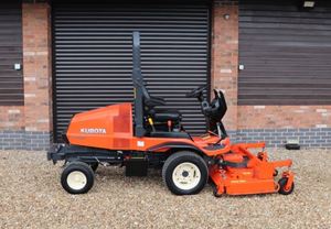 Compre la Podadora Comercial Kubota F2890E con Tracción en 2 Ruedas, Motor Diésel y Plataforma Fabricada de 60 Pulgadas para Jardinería a Gran Escala - Product Image 6