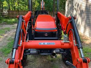 Equipo Utilitario Kubota M62 Enfocado en la Productividad, Ideal para Contratistas de la Construcción, Empresas Agrícolas y Administradores de Propiedades - Product Image 1