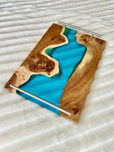 Plateau de service et sous-verres en bois de chêne avec résine époxy bleue effet vague océanique, incrustation de coquillages véritables, décoration nautique de luxe pour la maison, cadeau haut de gamme - Product Image 6