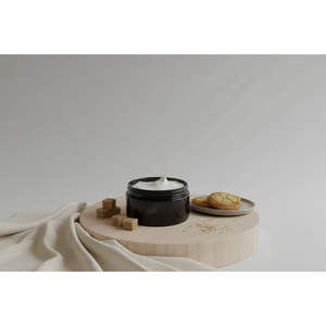 Loción Corporal de Manteca de Karité Batida 200ml, Mantequilla Corporal Hidratante con Aroma a Galleta de Azúcar, Uso Diario para Aclarar, Nutrir y Blanquear la Piel - Product Image 1