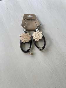 อุปกรณ์เสริมเปลือกมะพร้าวที่เป็นมิตรกับสิ่งแวดล้อมทำด้วยมืออย่างไม่ซ้ำใครเพื่อนำความงามตามธรรมชาติความยั่งยืนสไตล์มาสู่ชีวิตประจำวันของคุณ - Product Image 2