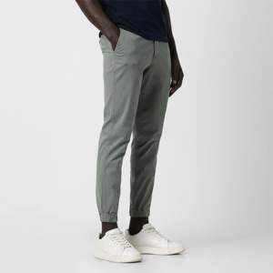 Pantalones para correr elásticos de estilo informal para hombre, mezcla de algodón suave, ajuste cónico, ideal para la comodidad diaria y las actividades de ocio - Product Image 2