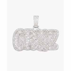 จี้ห้อยคอและชาร์มแบบกำหนดเองสำหรับผู้ชาย SANTA CRUZ ทอง 14K ประดับเพชร VVS มอยส์ซาไนต์ทรงกลมเจียระไนแบบเหลี่ยมพร้อมชื่อ - Product Image 2