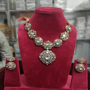 Conjunto de collar Polki de diseñador con pendientes, joyería nupcial de Latón chapado en oro mate para bodas y fiestas para Celebración de compromiso - Product Image 1