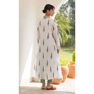 Iris Mujer Algodón Green Leaf Boota V-Neck Kurta Juego de 2 Incluyendo Pantalones - Product Image 5