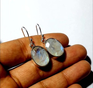 ต่างหูห้อยทรงสี่เหลี่ยมคู่ สีขาว ดีไซน์สวย งานแฮนด์เมด วินเทจ เงินแท้ 925 ขายส่ง สำหรับผู้หญิง งานแต่งงาน งานปาร์ตี้ ขนาด 10x12 มม. - Product Image 3