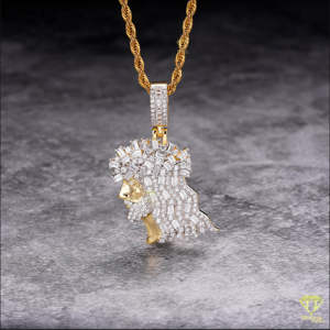 Bijoux religieux bicolores glacés avec baguette et diamants ronds de laboratoire VVS pour un look audacieux - Product Image 4