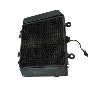 Radiador de Motocicleta Kawasaki ER-5 Usado de 1997, Sistema de Refrigeración Original con Ventilador, Material de Aluminio - Product Image 2