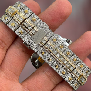 Découvrez un savoir-faire unique dans notre montre hip hop en acier inoxydable pour homme fabriquée avec des diamants naturels de haute qualité et une clarté VVS - Product Image 3