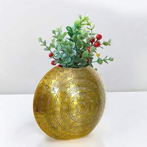 Jarrones de Metal Decorativos Vintage Antiguos para Centros de Mesa, Decoración del Hogar y Sala de Estar, Florero de Metal Plateado Decorativo - Product Image 1