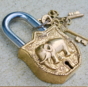 Cadenas gravé floral Vintage, grande serrure en laiton orné, matériel de sécurité décoratif. Disponible au prix de gros. - Product Image 5