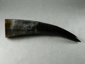 Jarra de cerveza de búfalo vikingo natural hecha a mano con cuerno tallado personalizado - Product Image 3