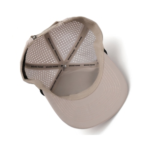 Gorra de Golf Transpirable e Impermeable de 5 Paneles con Cierre a Presión, Logotipo Personalizado en PVC y Orificios Cortados con Láser - Product Image 6