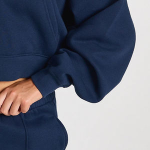 เสื้อฮู้ดน้ำหนักเบาสำหรับผู้หญิง ให้ความอบอุ่น พร้อมเนื้อผ้าด้านในที่นุ่มนวล ใส่สบายได้นาน / บริการออกแบบ OEM สำหรับผู้ซื้อจำนวนมาก แขนยาว - Product Image 4