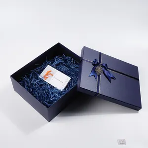 Custom fantasia Design popolare nuovo anno rigido grandi vestiti imballaggio Mini tazza di carta regalo scatola con coperchio
