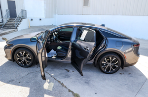 Toyota Crown Limited SEDAN 2024 d'occasion, entièrement équipée et propre, prête à être expédiée - Product Image 5