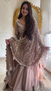 बॉलीवुड डिजाइनर बैंटलोरी रेशम लेहेंगा चोली महिलाएं, कोटी के साथ लेहंगा चोली, पार्टी के लिए सुंदर लेहंगा - Product Image 6