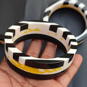 Brazaletes acrílicos de resina Irregular verde exagerado para mujer, pulseras geométricas de tendencia, joyería de fiesta - Product Image 1