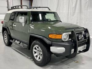 Toyota FJ Cruiser Usado 2021-2026, Varios Colores, SUV 4x4, Neumáticos R20, Techo Metálico, Volante a la Izquierda, Gasolina, 4 Asientos, Interior Oscuro - Product Image 5
