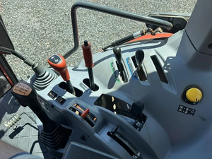 Meilleur fournisseur de tracteurs utilitaires Kubota M4-071 73HP 4WD diesel d'occasion et neufs, avec cabine et Power Shuttle, à vendre à prix avantageux. - Product Image 4