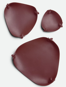 ถาดนำรถไปจอดทำจากหนังสีเบอร์กันดี - Product Image 3