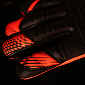 Gants de gardien de but de football en cuir rouge et noir, paume en latex, adhérence optimale, doigts complets, bracelet réglable pour les matchs et l'entraînement en extérieur - Product Image 5