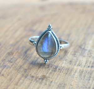 Bague en argent sterling 925 avec pierre de lune noire labradorite, forme poire, bijoux en pierres précieuses faits à la main, cadeau pour femmes - Product Image 2