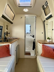 Achetez une nouvelle caravane de camping BareFoot Teardrop légère en alliage d'aluminium, pour 4 personnes, caravane de voyage moderne, charge utile maximale de 1001-2000 kg - Product Image 3