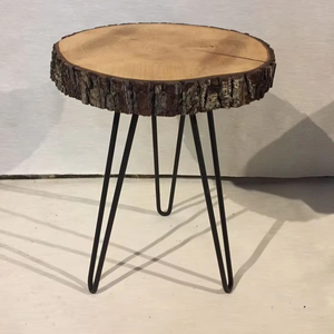 Table d'appoint en bois de qualité supérieure avec finition antique, idéale pour les intérieurs vintage et les besoins de décoration intérieure classique - Product Image 1