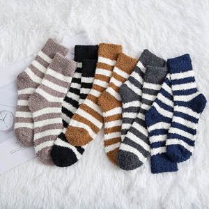 Chaussettes de sport respirantes épaisses personnalisées de créateur pour hommes/femmes Fabricant Chaussettes en polyester et coton de haute qualité Broderie - Product Image 6