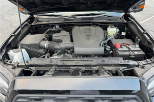 LISTO PARA CONDUCIR - USADO, VOLANTE A LA IZQUIERDA |   CONDUCCIÓN DERECHA |   TACOMAASS TRD OFF-ROAD DOBLE CABINA 4X4 V6 2021 CON CAMPER BOXMANUFAKTUR - Product Image 6