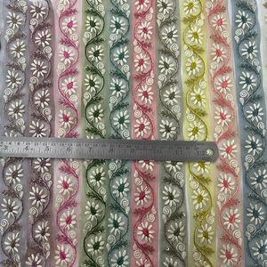 Luxe traditionnel 9 Mtr. Filet papillon en dentelle indienne coloré brodé motif de fleurs 3D Option de séquence romantique Simple - Product Image 1