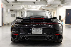 Encantador Porsche 911 Turbo S Convertible Negro 2024, Tracción en las Cuatro Ruedas, Usado, Llantas de Aleación, Asientos de Cuero, Automático, R17, Volante a la Izquierda, Paquete de Luces y Potencia - Product Image 6